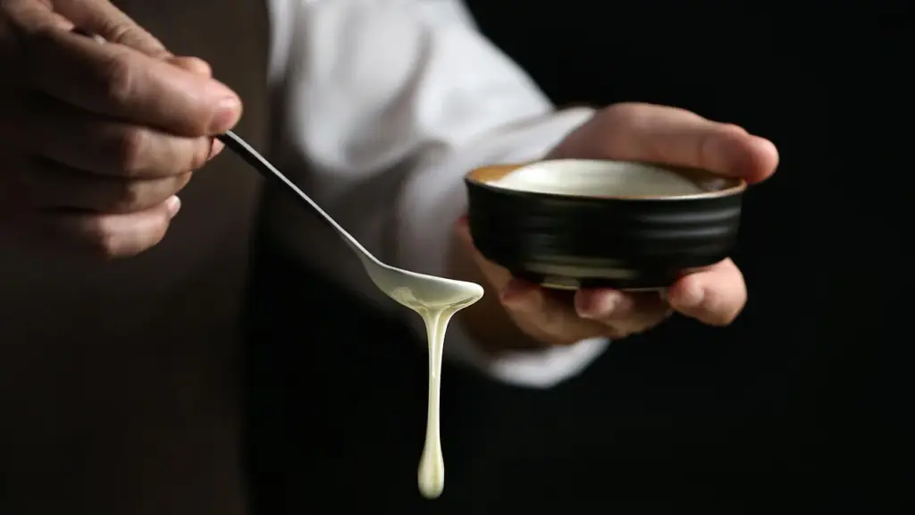 Baking soda being dropped into vinegar to test freshness